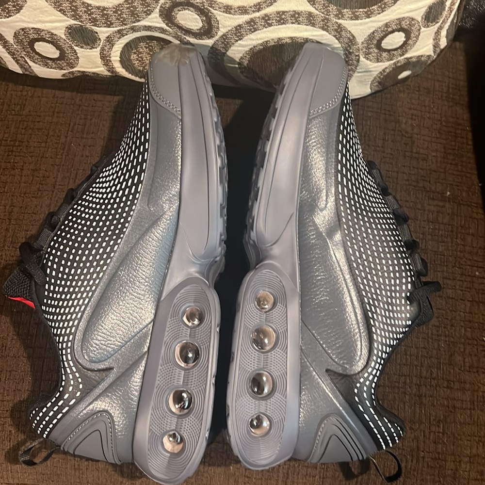Men's Black and Gray Athletic Shoes - Picture 7 of 8